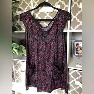 Woman’s Floral top with pockets. Size 18/20